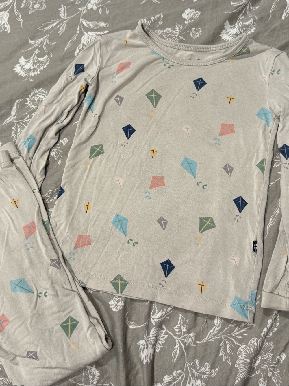 Kyte Baby two piece pajamas- Colorful Kite Print - Size 3T
